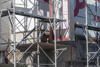 【岡山の看板撤去】費用と業者の選び方｜解体作業は自分でできる？