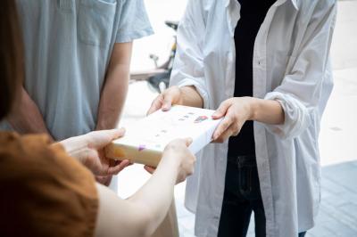 解体工事前の近隣挨拶は重要！タイミング・範囲・粗品を解説