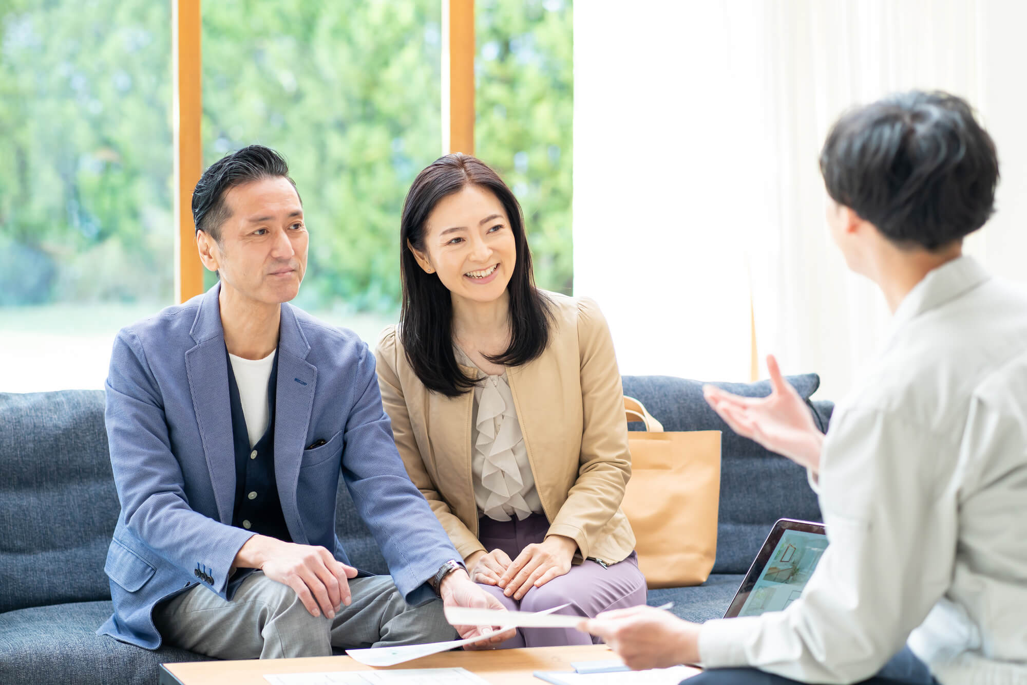 解体工事前の近隣挨拶は重要！タイミング・範囲・粗品を解説